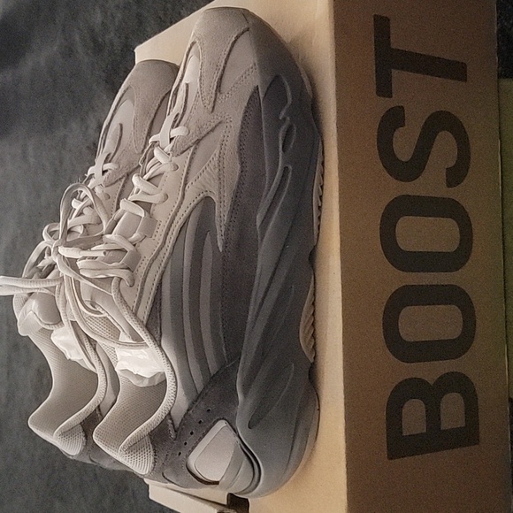 YEEZY BOOST 700 V2 Size 10.5 - Picture 2 of 8